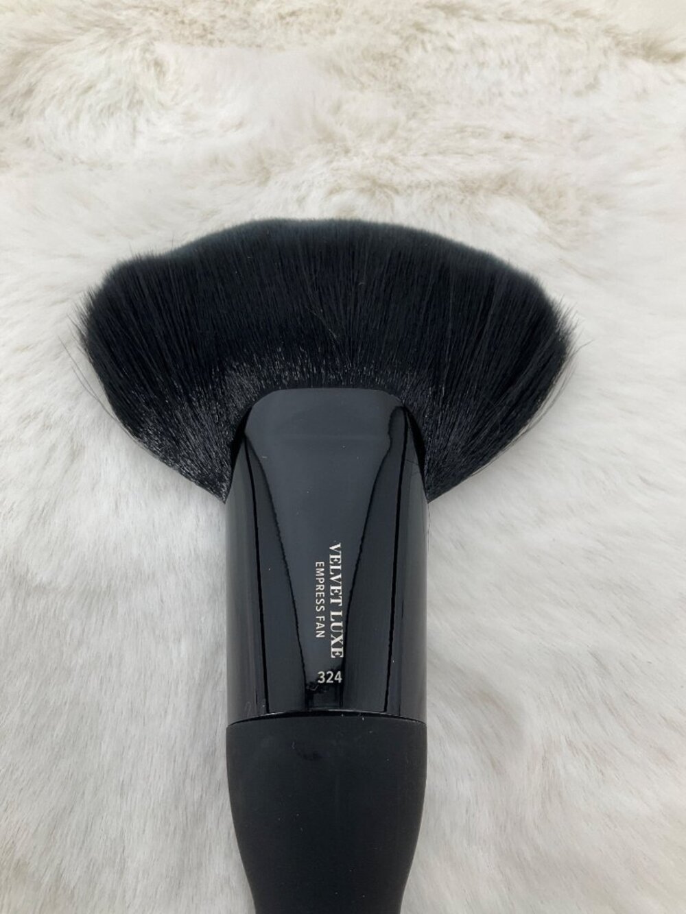 IT Cosmetics Brushes For ULTA Velvet Luxe EMPRESS CHEEK Fan Brush No 324 New - Picture 4 of 7
